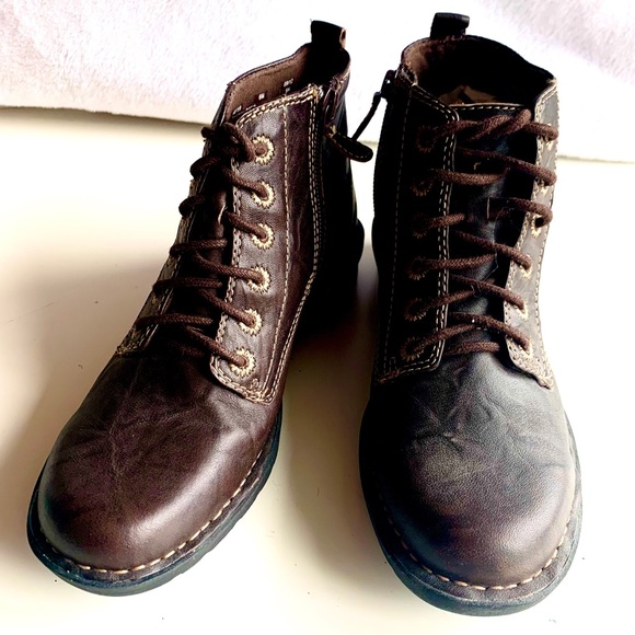 NEW CLARKS Blendables Leather Brown BOOTS Booties - Picture 5 of 8